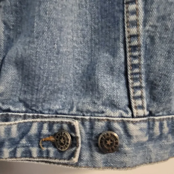 Stylish Light Blue Denim Jacket - Picture 8 of 8